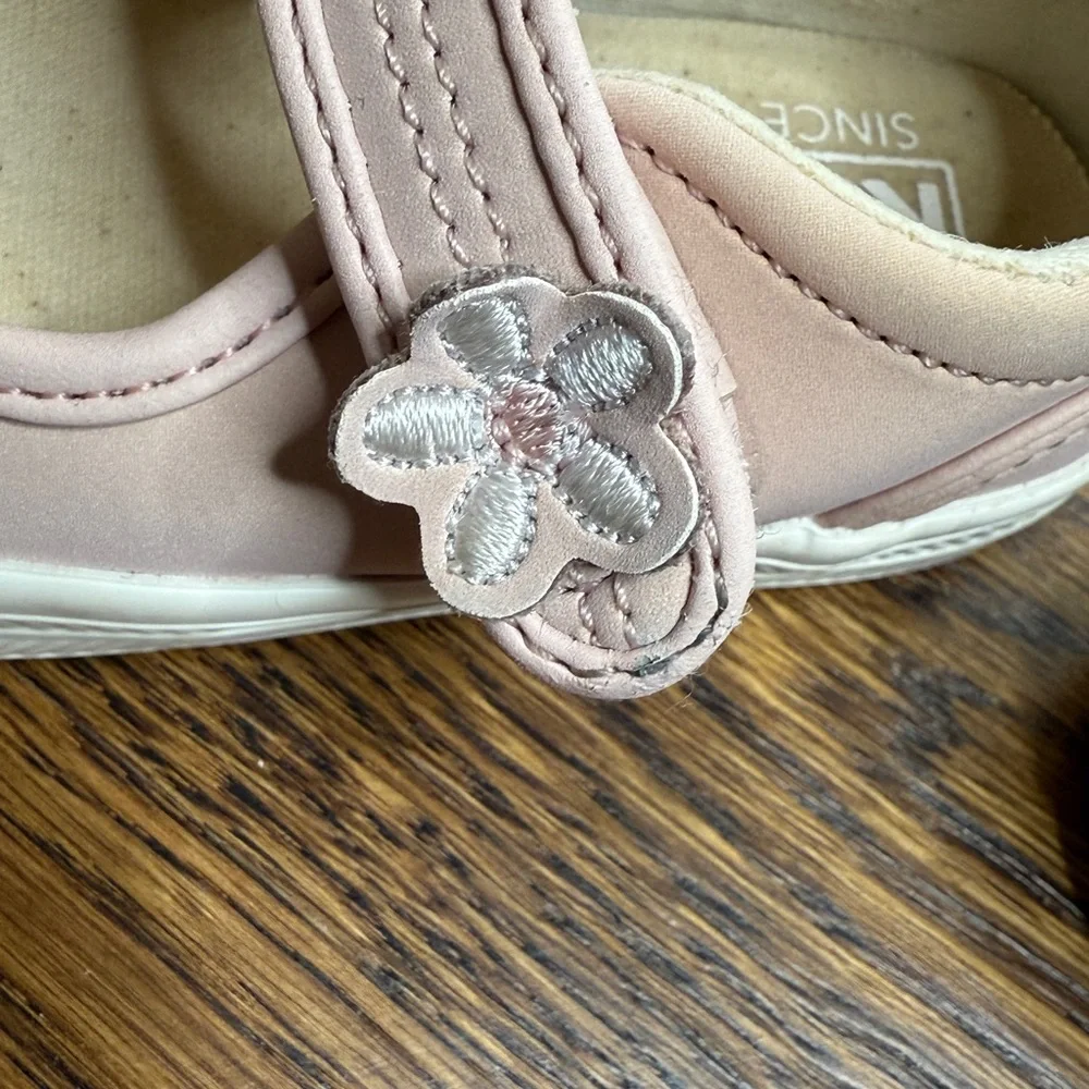 Keds Kids Leather Pink Ella Sneakers with Flower Detail Size 4